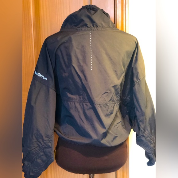 LULULEMON cropped nylon pullover No tags/sz likely L-XL (see msrmnts) Drawstring - Picture 4 of 5